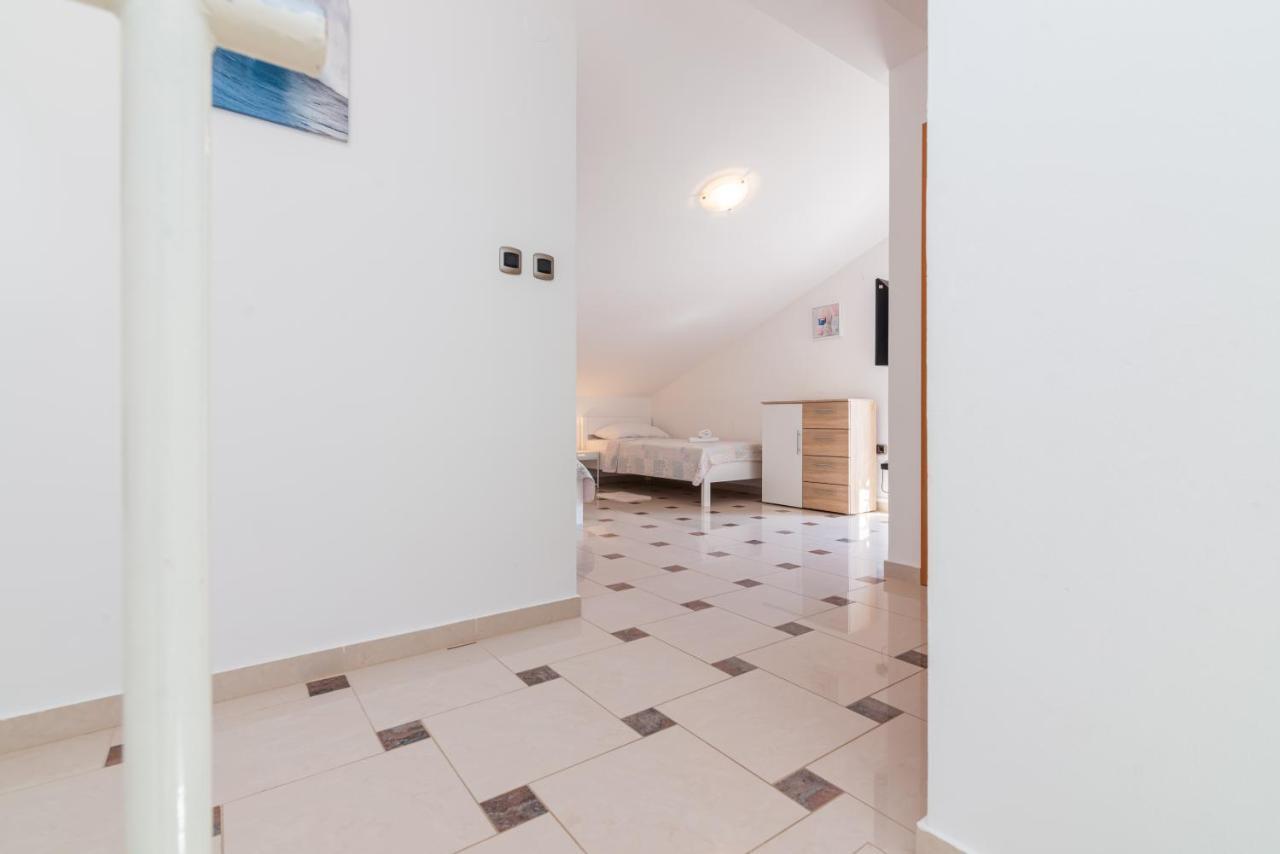Beautiful Apartment Lovorka 6 , Baska, Krk Exteriér fotografie