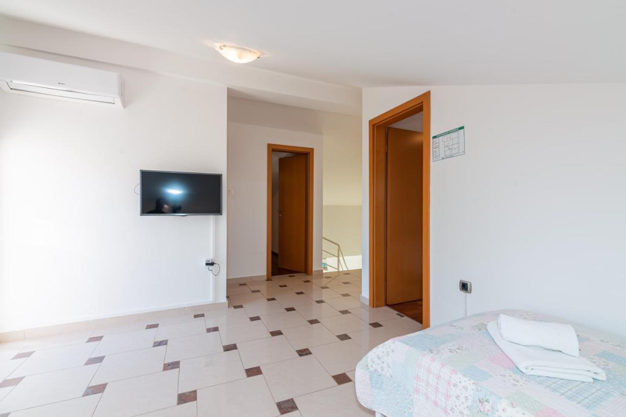 Beautiful Apartment Lovorka 6 , Baska, Krk Exteriér fotografie